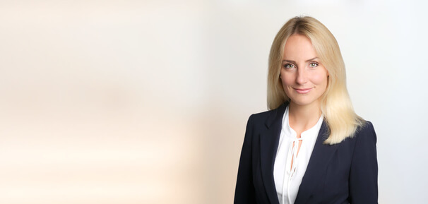 Faltenunterspritzung München, Dr. med. Janine M. Edelmann